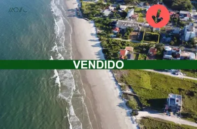 Vendido pela mova! casa com dois terrenos, quadra mar em itapoá