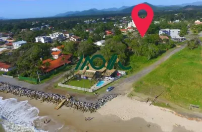 Excelente residência com três terrenos juntos, quadra mar e com duas frentes em itapoá