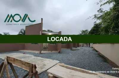 Kitnet mobiliada unidade 03, primeira locação, com um banheiro, quarto, sala e área de serviço.