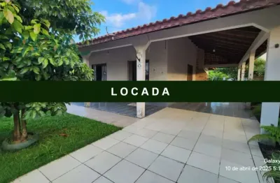 Aluguel mensal - casa com piscina no balneário princesa do mar