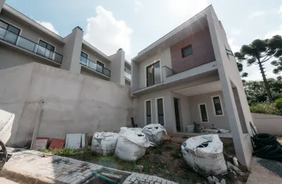 Lindo Sobrado à Venda em Condomínio Fechado, bairro Itaboa em Campo Largo