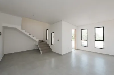 Lindo Sobrado à Venda em Condomínio Fechado, bairro Itaboa em Campo Largo