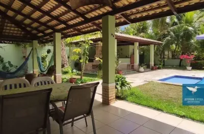 Casa em condomínio no eusébio, móveis projetados, deck e piscina, 216m2, 03 suítes, 02 gabinetes, 04 vagas, lote 776m2