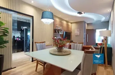 Casa plana de alto padrão totalmente projetada em rua pública na região central do eusébio, 03 suítes, closet, 180m2, amplo lote, deck e piscina privativos, 04 vagas (porteira fechada)