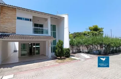 Casa em condomínio com amplo lote de esquina, deck e piscina privativos, próximo ao shopping eusébio open mall, 03 suítes, 200m2, 03 vagas. lazer completo