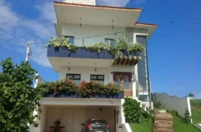 Sobrado com 3 dormitórios à venda, 270 m² por R$ 1.800.000,00 - Itapecerica - Taubaté/SP