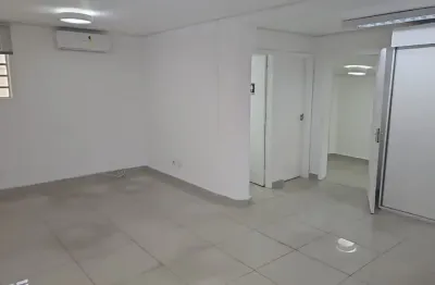 Casa comercial com 9 salas para alugar no Jardim Paulista, São Paulo 