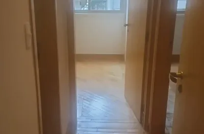 Apartamento com sacada e semi mobiliado para locação no cerqueira césar