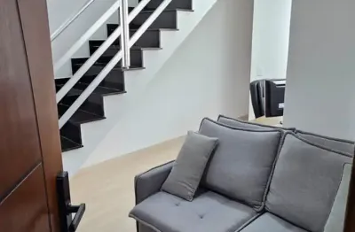 Apartamento com cobertura duplex semi mobiliado, suíte, varanda e com quintal para venda/permuta em santo andré-metalúgica