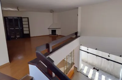 Sobrado SEMI MOBILIADO, COM SUÍTE, CLOSET, PISCINA, CHURRASQUEIRA para locação em São Caetano do Sul – Jardim São Caetano