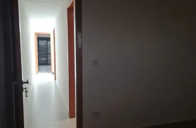 Linda casa! (construção nova) com 3 dorm., uma suíte, 2 vagas sala de dois amb. e quintal