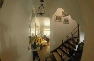 Casa no jardim independência,  há 200 metros da nova estação oratório do metrô , 500 metros da avenida anhaia  mello