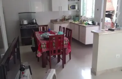 Lindo sobrado de condomínio, com 90m², 02 dormitórios sala e cozinha separadas, lavabo. a 200 metros do metrô