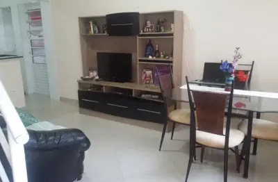 Casa na vila bela em condomínio fechado com 75mts² , são 2 dormitórios, sala, cozinha, banheiro, lavabo, lavanderia, churrasqueira própria e 2 vagas na garagem.