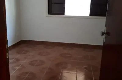 Casa  em  são caetano  do  sul  no  bairro de santa paula , com  2 dormitórios  , sala ,  cozinha  e banheiro    e mais  uma  casa  nos fundos   de 1 dormitório   sala  e cozinha e  banheiro