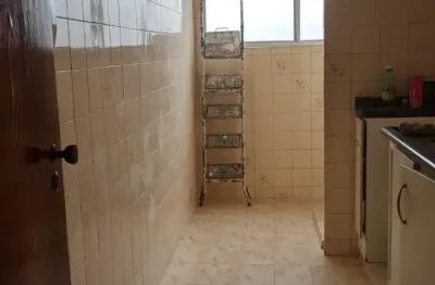 Excelente localização!!! apartamento mobiliado e com armários nos quartos e na cozinha -  2 dormitórios 55 metros, 1 vaga.