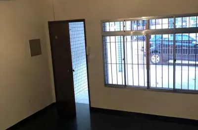 Execelente localização! sobrado em santo andré, jardim bela vista, com 127mts² de área útil, 2 dormitórios, sala, cozinha, ampla, 2 banheiros, sendo um com banheira de hidromassagem, lavanderia e disp