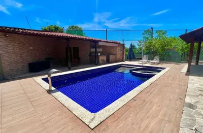 Casa com 5 quartos + campo de futebol em condomínio fechado
