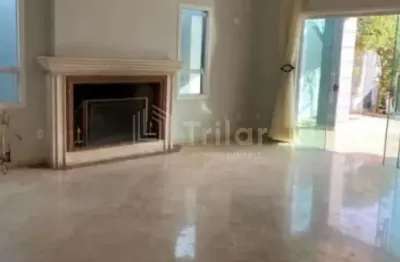 Lindo sobrado em condomínio fechado do lado shopping colinas com 6 dormitórios e 2 suítes e lazer com piscina, churrasqueira, sauna e muito mais.