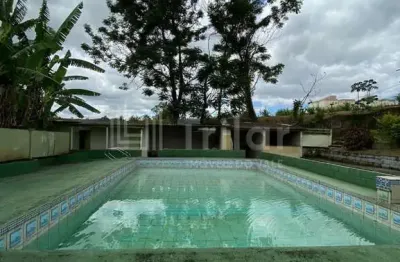 Linda chácara na zona leste com piscina, 2 casas e um galpão!