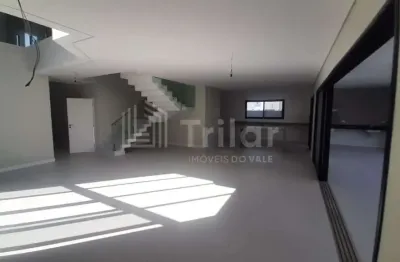 Majestoso e amplo sobrado em condomínio fechado com 4 suítes sendo 1 master com hidromassagem