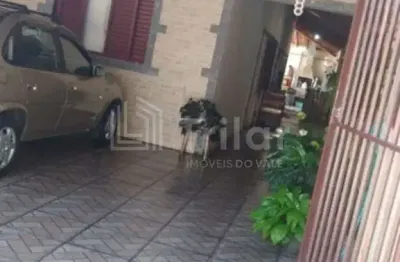Imperdível! Casa à venda em São José dos Campos-SP, Jardim Ismênia. 4 quartos, sala, banheiro, 2 vagas de garagem. Confira!
