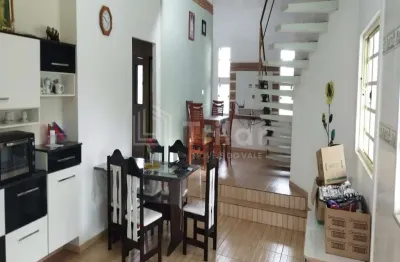 Vendo linda chácara com casa principal e de caseiro à 10 minutos do centro de sjcampos