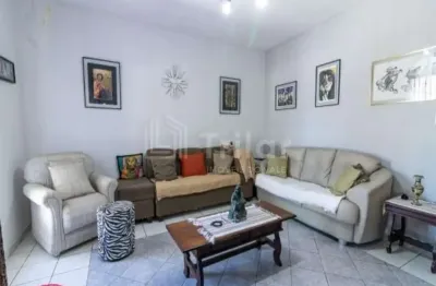 Excelente imóvel com 3 dormitórios e 1 suíte e área gourmet com churrasqueira e piscina. 5 vagas de garagem a 5 minutinhos do centro de sjc. espero vc