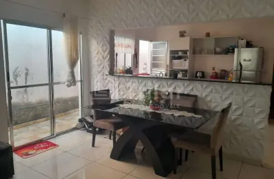 Casa com 2 quartos e 2 banheiro e 1 edicula, à venda, 82 m²