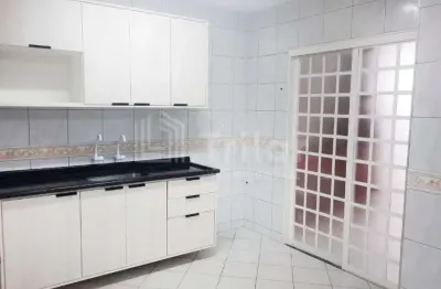 Casa à venda ou locação em São José dos Campos - SP, no bairro Conjunto Residencial Trinta e Um de Março: 3 quartos, 1 suíte, 1 sala, 2 banheiros, 3 vagas de garagem, 120m².
