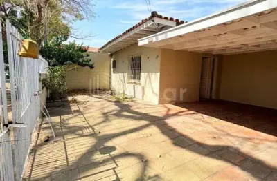 Casa térrea à venda no jardim satélite com 3 quartos, 1 suíte e 4 vagas de garagem!