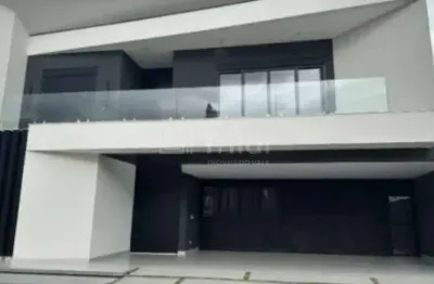 Luxo e modernidade em perfeita harmonia no jardim do golf 3! mais que uma casa, um investimento de alto padrão.