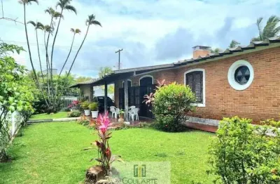 Casa alto padrão, 5 dormitórios sendo 2 suíte, lazer completo, à 60 metros do mar em região nobre na praia da enseada-guarujá/sp.