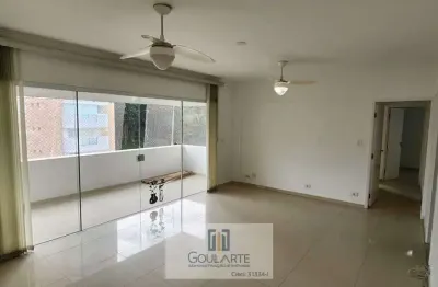 Apartamento alto padrão, com 3 dormitórios sendo 1 suíte, com área de lazer no condomínio, à menos 100 metros do mar, astúrias - guarujá/sp.