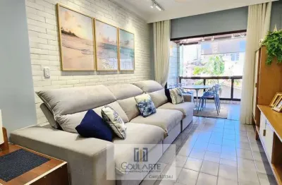 Apartamento reformado com acesso a sacada envidraçada, 2 dormitórios climatizados sendo 1 suíte, na praia da asturias-guarujá/sp.