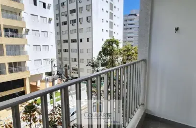 Apartamento padrão com acesso a sacada, 3 dormitórios sendo 2 climatizados, lazer no condomínio, lado praia - tombo - guarujá/sp