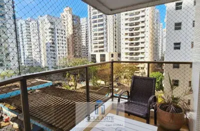 Apartamento com acesso a sacada, 2 dormitórios climatizados sendo 1 suíte + 1 dormitório de serviço, na praia da pitangueiras-guarujá/sp.