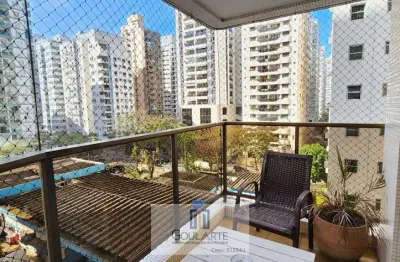 Apartamento com acesso a sacada, 2 dormitórios climatizados sendo 1 suíte + 1 dormitório de serviço, na praia da pitangueiras-guarujá/sp.