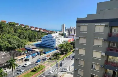 Apartamento com acesso a sacada, 2 dormitórios climatizados, lazer no condomínio na praia da enseada - guarujá/sp.