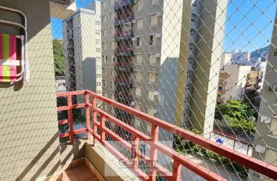 Apartamento com acesso a sacada, 2 dormitórios climatizados, lazer no condomínio na praia da enseada - guarujá/sp.