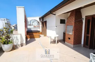 Apartamento cobertura com acesso a sacada gourmet, 3 dormitórios climatizados sendo 1 suíte, na praia das astúrias- guarujá/sp.