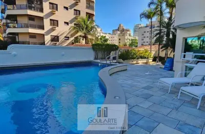 Apartamento alto padrão com acesso a sacada gourmet vista mar, 3 suítes climatizadas com sacadas individuais, lado praia na enseada-guarujá/sp.