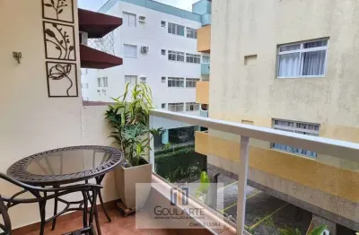 Apartamento com sacada, 3 dormitórios sendo 2 climatizados, lado praia da enseada - guarujá/sp.