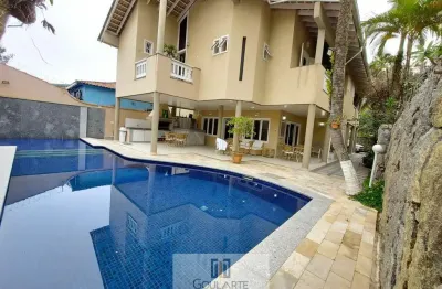 CASA DUPLEX , 6 suítes climatizadas, área gourmet com piscina, à menos de 50 metro do mar na praia do GUAIUBA-Guarujá/SP.