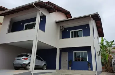 Casa com 3 quartos à venda na Rua Ana Garcia Pereira, Centro, Camboriú