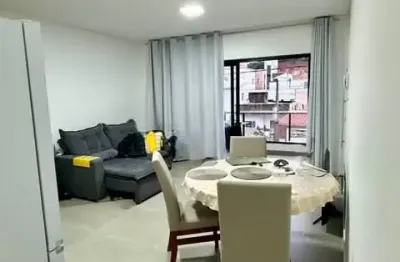 Apartamento semi mobiliado com ótima localização em camboriú