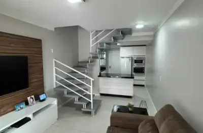 Lindo sobrado mobiliado com espaço gourmet e excelente localização em camboriú