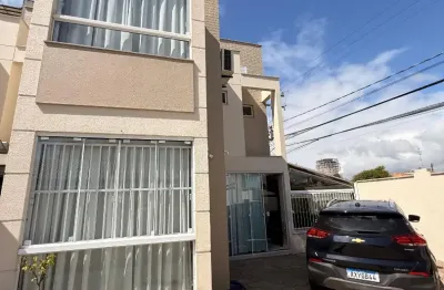 Casa ampla semi mobiliada em condomínio fechado no centro de camboriú