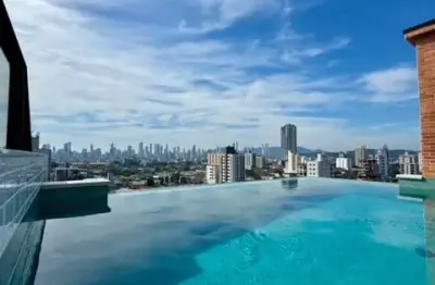 Apartamento com amplo terraço no bairro tabuleiro em camboriú