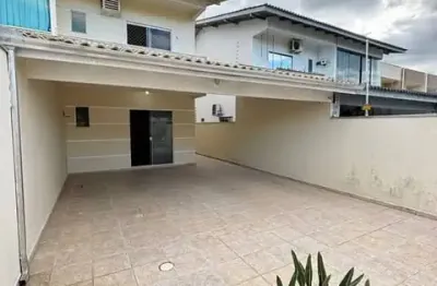 Amplo sobrado semi mobiliado com excelente localização no bairro areias em camboriú